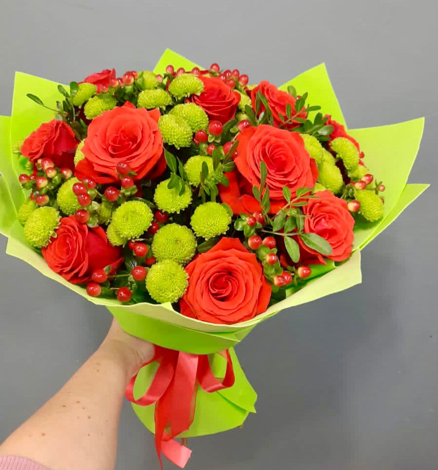 Букет цветов из: Хризантемы и Розы в Поселье