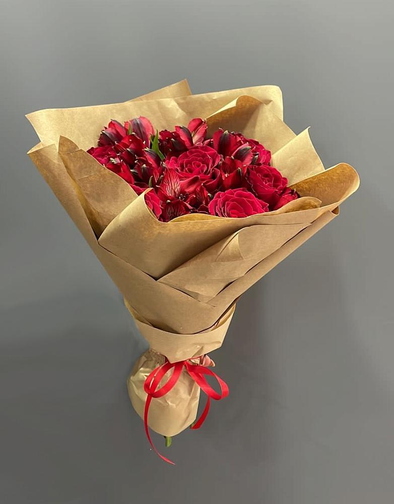 Букет цветов из: Альстромерии и Розы в Поселье