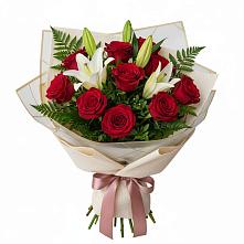 Букет цветов из:  Лилии и Розы в Поселье