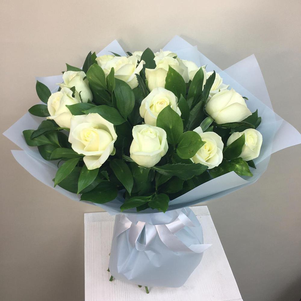 Букет 15 Белых роз Проуд в Поселье