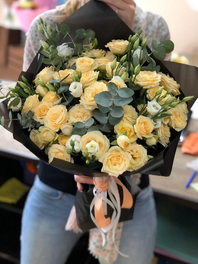 Букет цветов из: Розы и Лизиантусы в Поселье