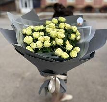Букет Белые кустовые розы Солинеро в Поселье
