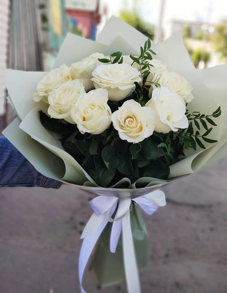 Букет Белые розы Проуд в Поселье