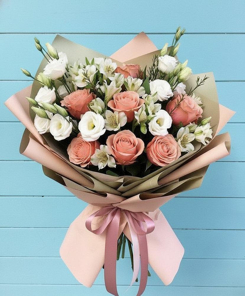 Букет цветов из: Розы, Альстромерии и Лизиантусы в Поселье