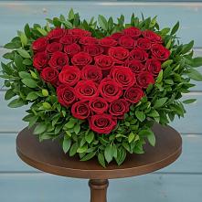 Цветочная композиция из Розы в виде сердца в Поселье