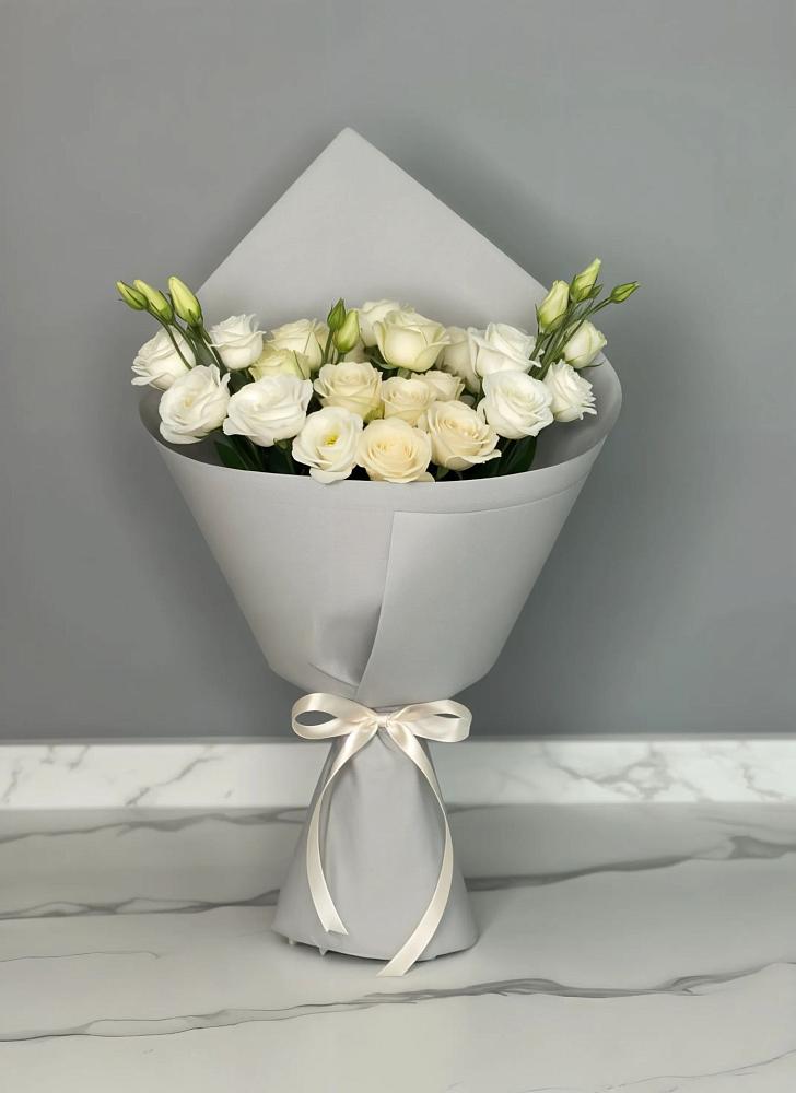 Букет цветов из: Розы и Лизиантусы в Поселье