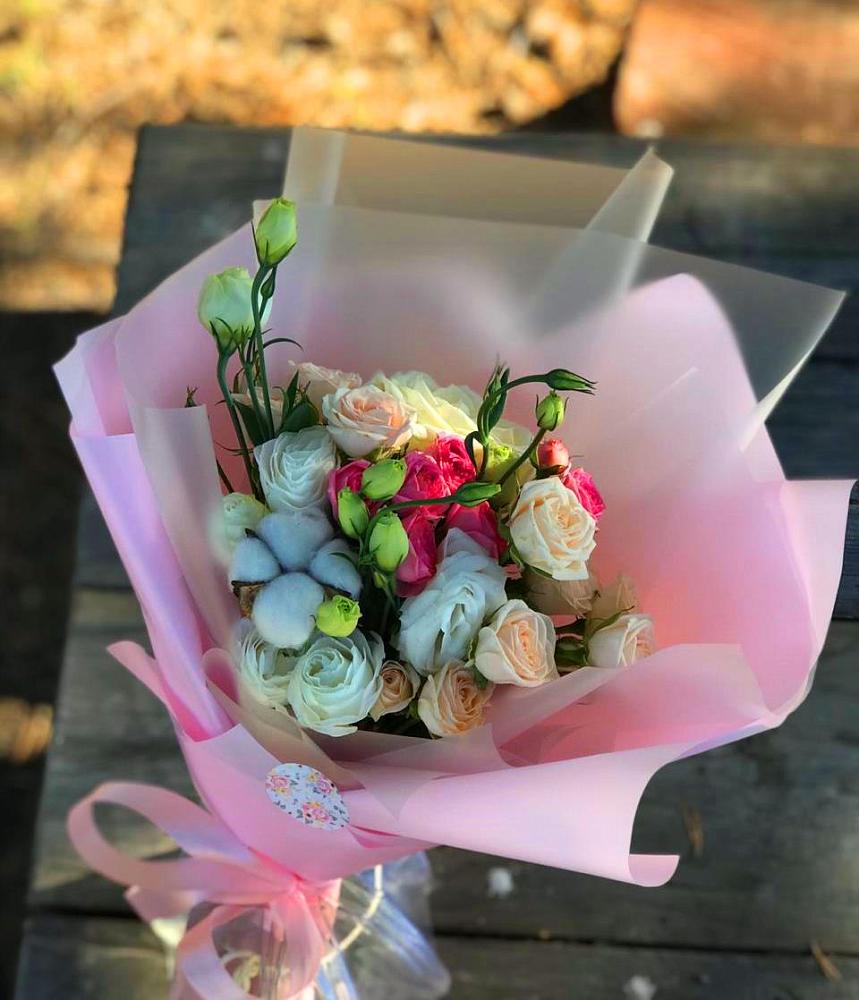 Букет цветов из: Розы и Лизиантусы в Поселье