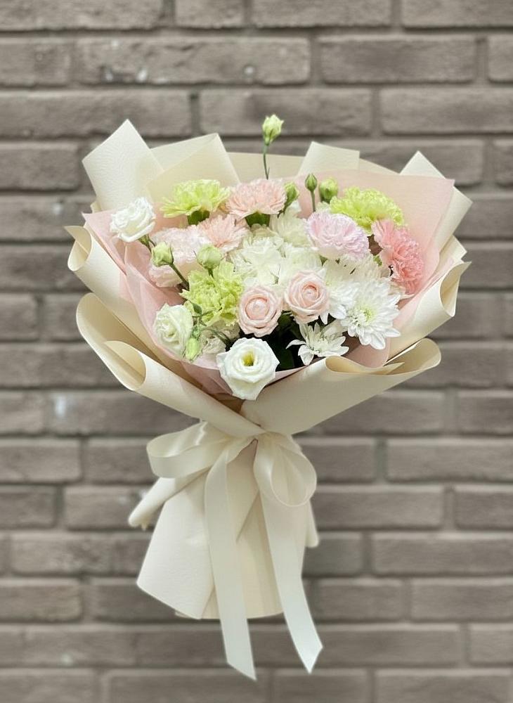 Букет цветов из: Гвоздики, Розы, Лизиантусы и Хризантемы в Поселье