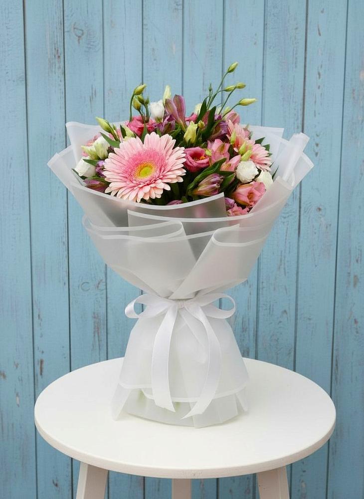 Букет цветов из: Герберы, Альстромерии и Лизиантусы в Поселье