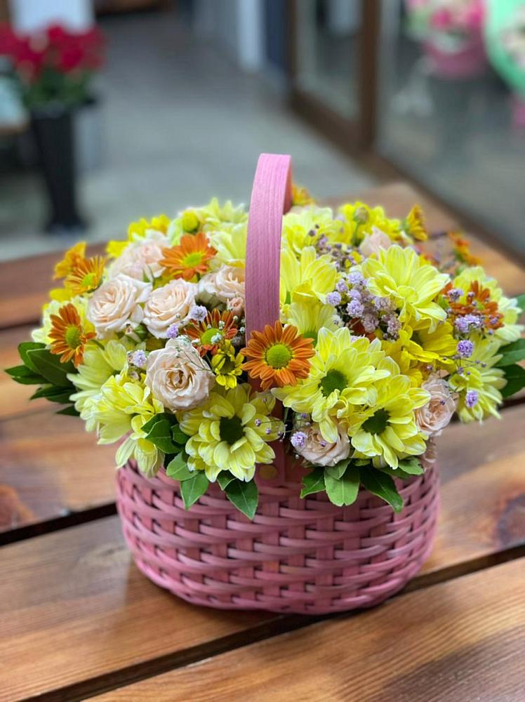 Цветочная композиция из Хризантемы и Розы в корзине в Поселье