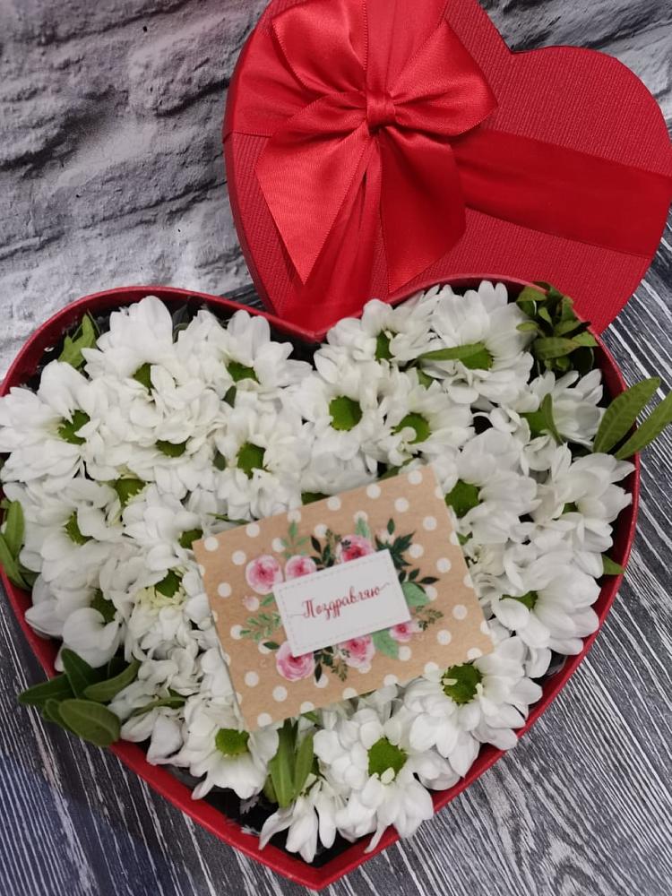 Цветочная композиция из Хризантемы в виде сердца в Поселье