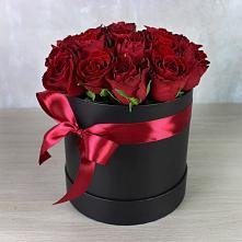 Цветочная композиция из Розы в шляпной коробке в Поселье