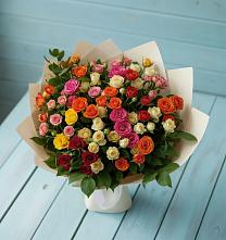Букет Микс из разноцветных кустовых роз в Поселье