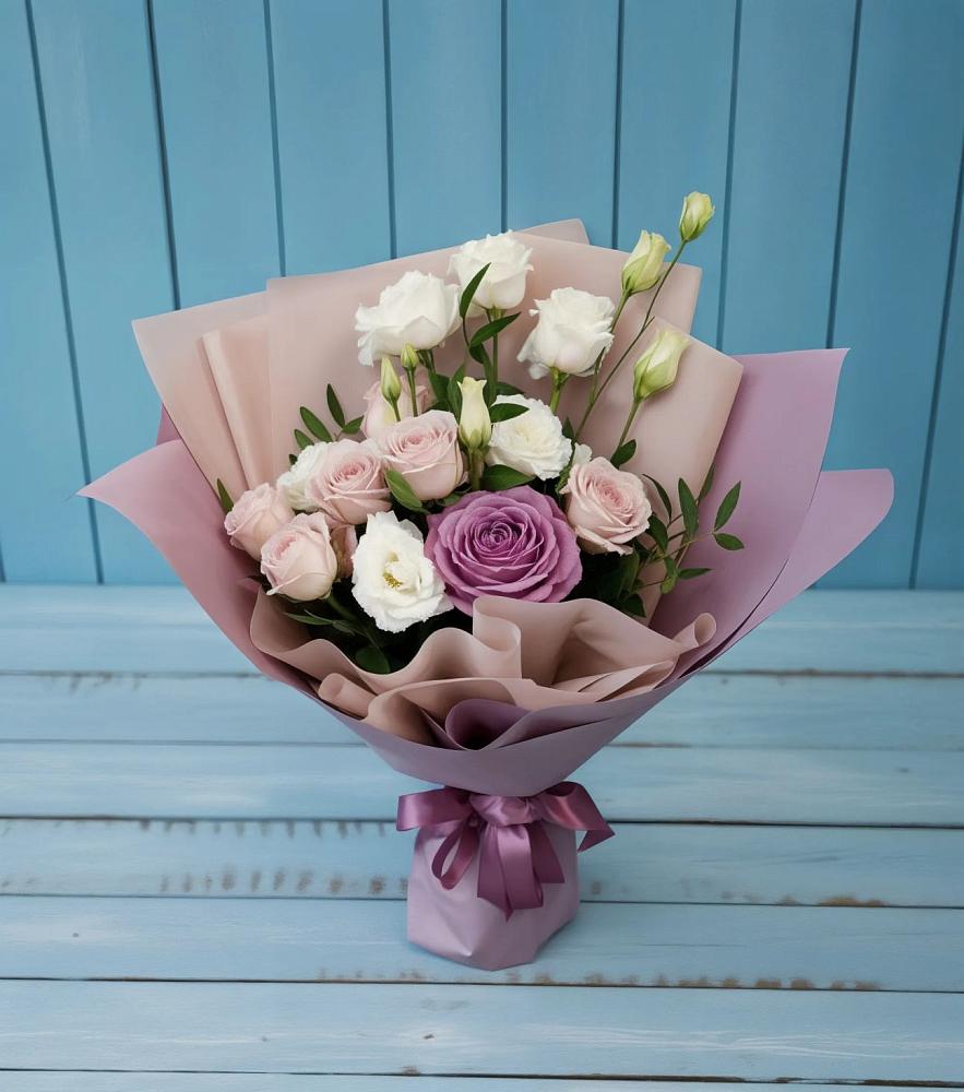 Букет цветов из: Розы и Лизиантусы в Поселье